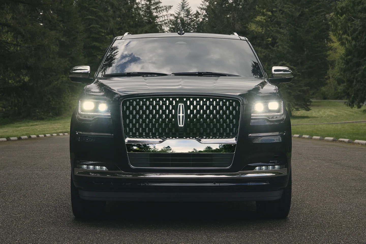 Lincoln Navigator L Front